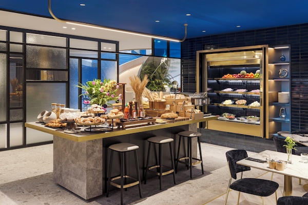 Daily full breakfast (AUD 45 per person)