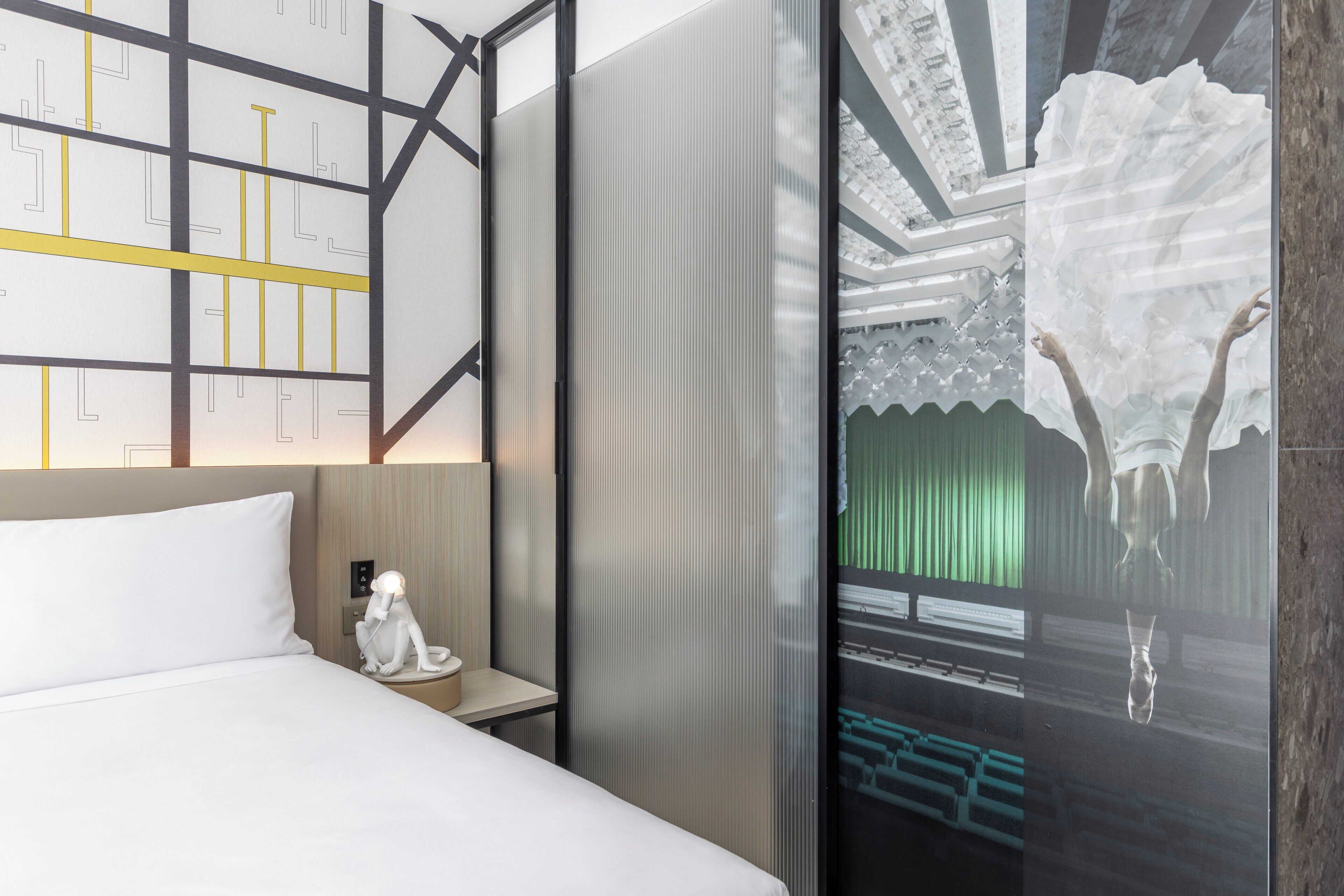 1 King Standard City View | Minibar, free cots/infant beds, free WiFi, bed sheets