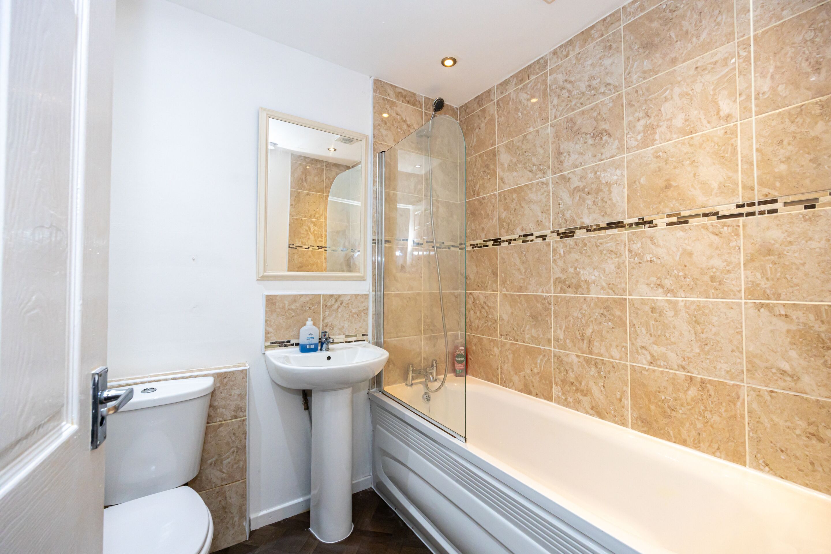 A bathroom with a toilet, sink, and bathtub.