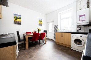 Fridge, microwave, oven, stovetop - Barnes Street Terrace (Accrington, Lancashire, United Kingdom)