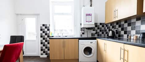 Coffee/tea maker, fridge, microwave, oven