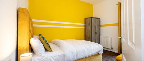 3 bedrooms, WiFi (free), bed sheets