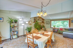 Interior - 8 Mi to Crystal Mountain: Peaceful Up North Home (Copemish)