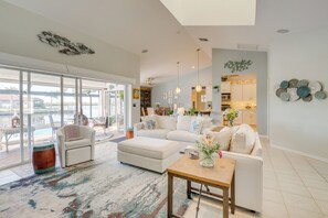 テレビ、テレビゲーム、DVD プレーヤー、書庫