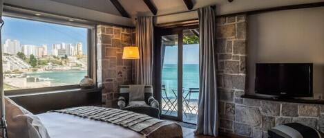 Premium Room, 1 King Bed, Ocean View | Premium bedding, in-room safe, laptop workspace, free WiFi