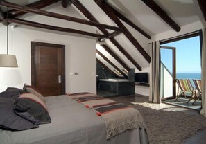 Senior Room, 1 King Bed, Sea View | Premium bedding, in-room safe, laptop workspace, free WiFi - Hotel Boutique Casadoca  (Concón)