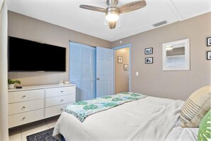 Schreibtisch, Bügeleisen/Bügelbrett, kostenloses WLAN, Bettwäsche