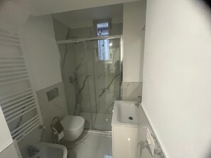 Bidet, towels, soap, shampoo - Milano bilocale recently renovated, close to Milano Duomo 10 min auto (Milano)
