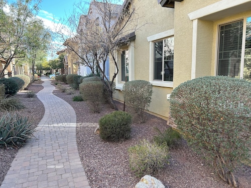 Charming 2-bedroom house in tranquil Gilbert with AC, WiFi Ex Access to the 202