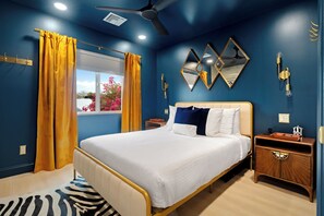 4 bedrooms, in-room safe, iron/ironing board, travel cot - Sexy Boutique Estate in Fun Size - Swank Chill Vibe - Mill Ave - Spring Training (Tempe)