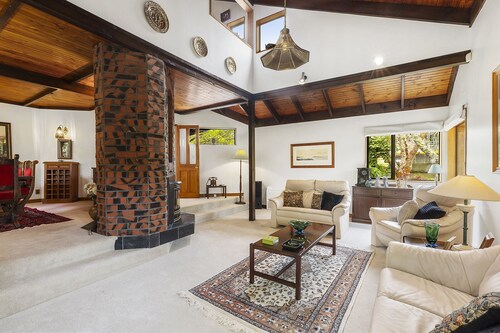 Character Karori Park side family friendly mansion