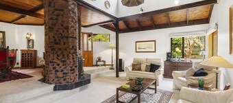 Character Karori Park side family friendly mansion