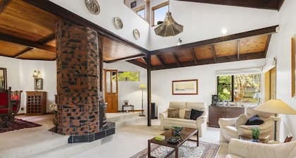 Character Karori Park side family friendly mansion