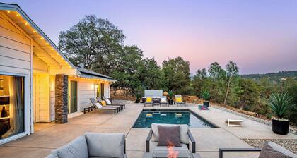 Yosemite Serenity: Hilltop pool, hot tub and firepit!