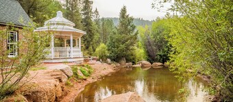 The Victorian at Valley Glen- a romantic mountain getaway