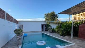 2 piscinas al aire libre