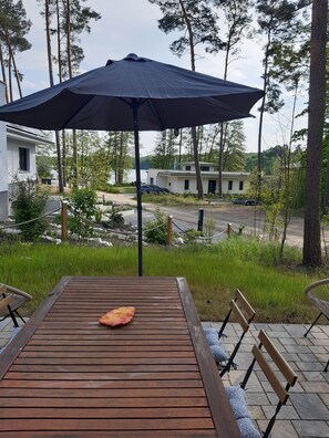 Outdoor dining - Your time off out by the lake (Lychen)