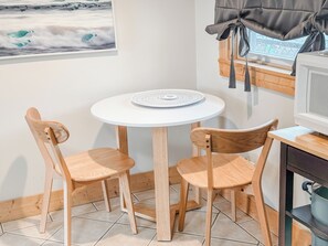 Dining - Relax & Re"coop" at the Coop Cottage Charlevoix! (Charlevoix)