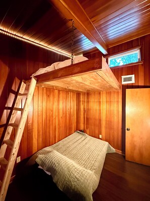 4 bedrooms, free WiFi, bed sheets - 4 blocks from Ben Hill Griffin Stadium & the O’Connell Center in this 4-2.5 bath (Gainesville)