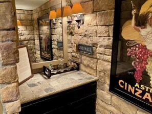 Interior - Cozy 2bed/2 bath condo end unit on HOLE 10 of Pinewood Country Club Munds Park (Munds Park)