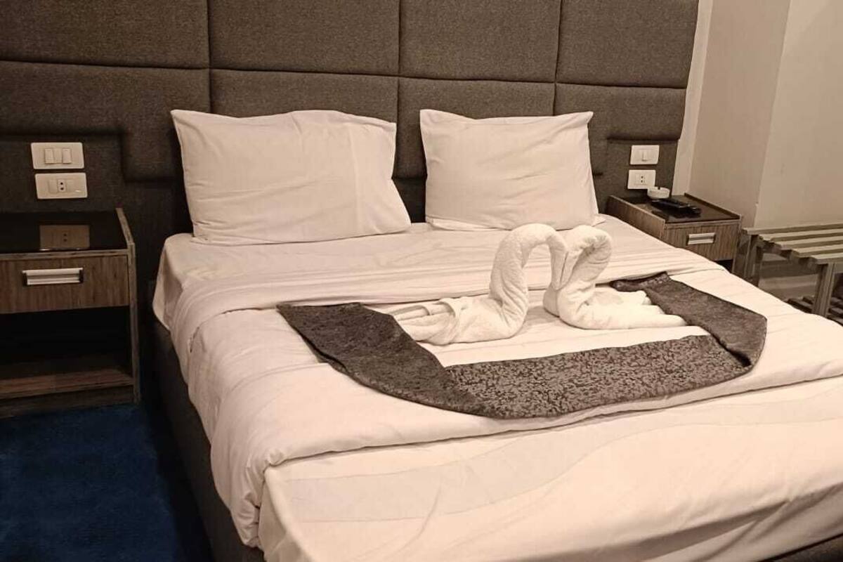 Habitación doble de uso individual | Espacio para trabajar con un portátil, cortinas opacas, wifi gratis
