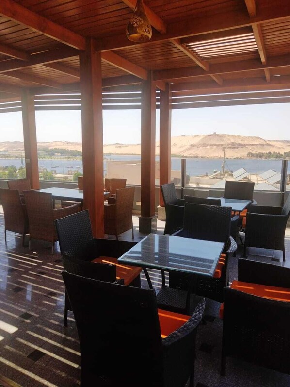 Desayuno completo gratuito y diario