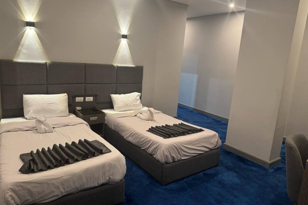 Habitación con 1 cama doble o 2 individuales | Espacio para trabajar con un portátil, cortinas opacas, wifi gratis