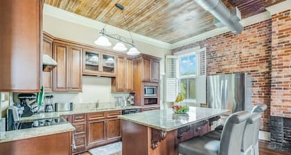 Historic Downtown Escape 2 bedroom Condo on the Bricks with Private Parking