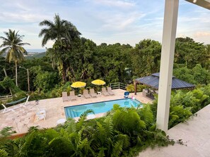 حمّام سباحة مُدفَّأ