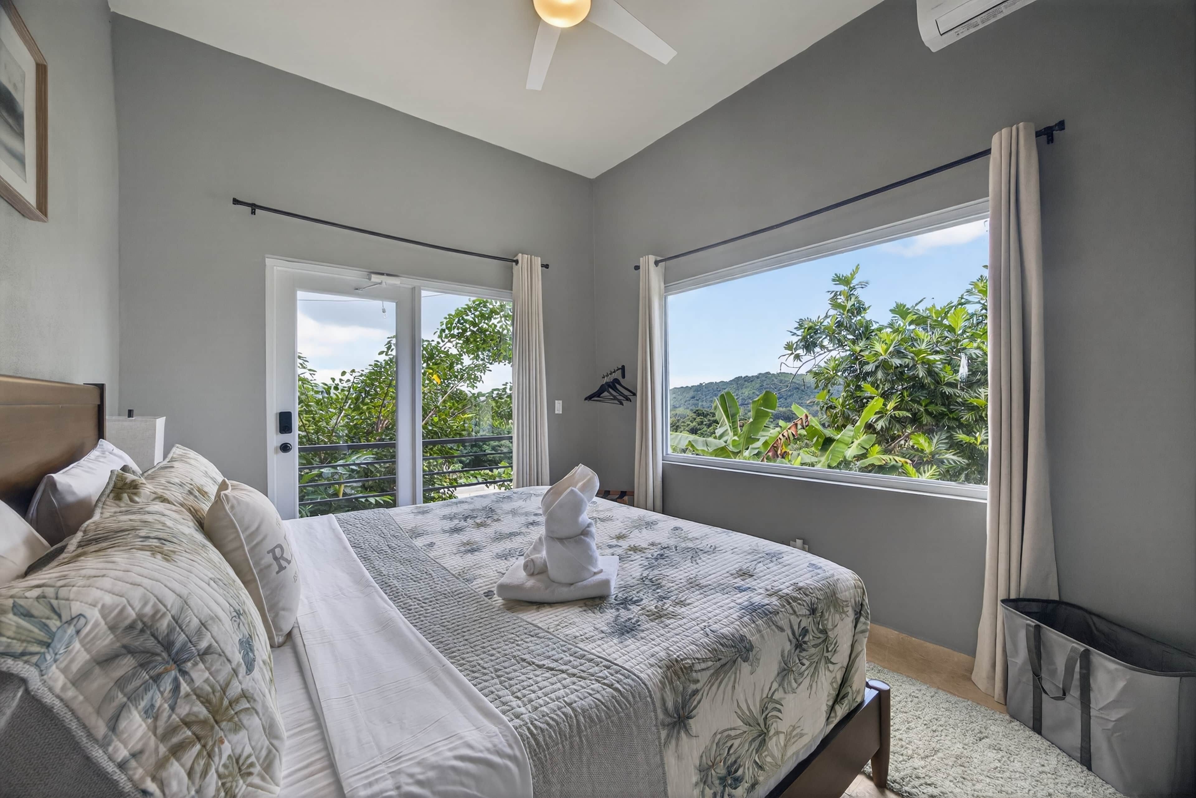 8 habitaciones, tabla de planchar con plancha, wifi y ropa de cama 