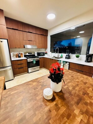 Fridge, microwave, oven, stovetop