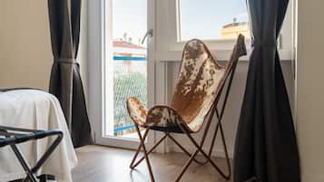 Camera Superior, vista città | 1 camera, una cassaforte in camera, una scrivania, postazione laptop