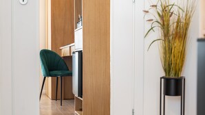 Caja de seguridad en la habitación y escritorio 