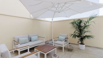 Camera familiare, vista cortile | Terrazza/patio