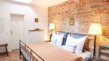 House | 2 bedrooms, individually furnished, bed sheets