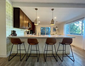 Micro-ondes, four, plaque de cuisson, lave-vaisselle