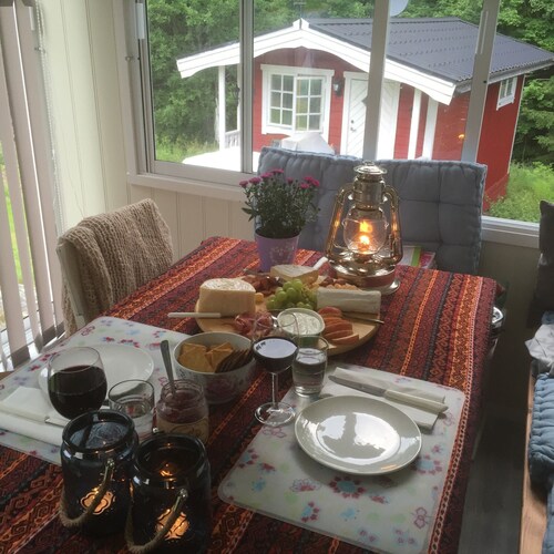 Beautiful and cozy cottage with 2 annexes (torp) and 8 beds