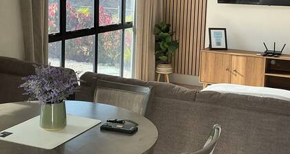 La Porta - Remote Work - King Bed with Patio Hot Tub and Sun Deck