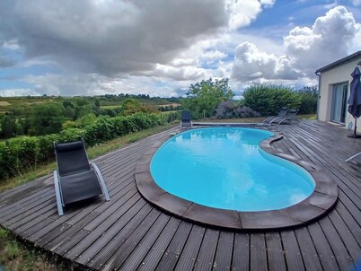 Spacious 6-person ground floor villa with pool, garden & Chalais chateau views.