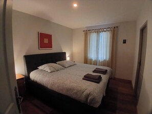 3 多间卧室、熨斗/熨衣板、WiFi、床单