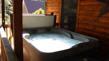 Tina de hidromasaje al aire libre