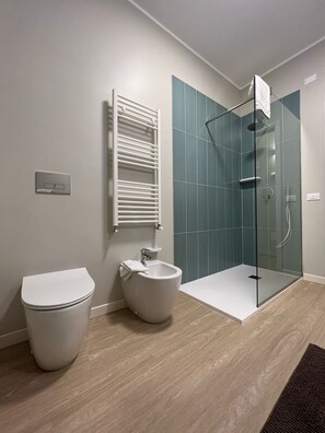 Standard Room | Bathroom | Bathrobes, slippers - Turums B&B (Castellammare del Golfo)