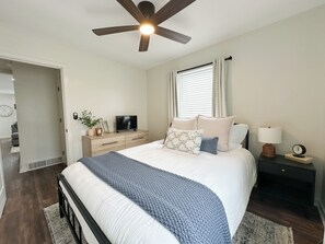 3 chambres, fer et planche à repasser, Wi-Fi, draps fournis