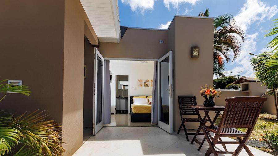 Las Palmeras Apartments