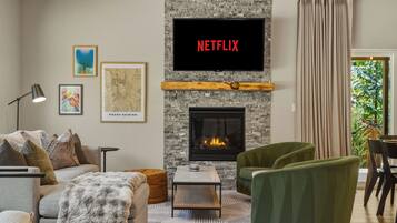 Smart TV y chimenea
