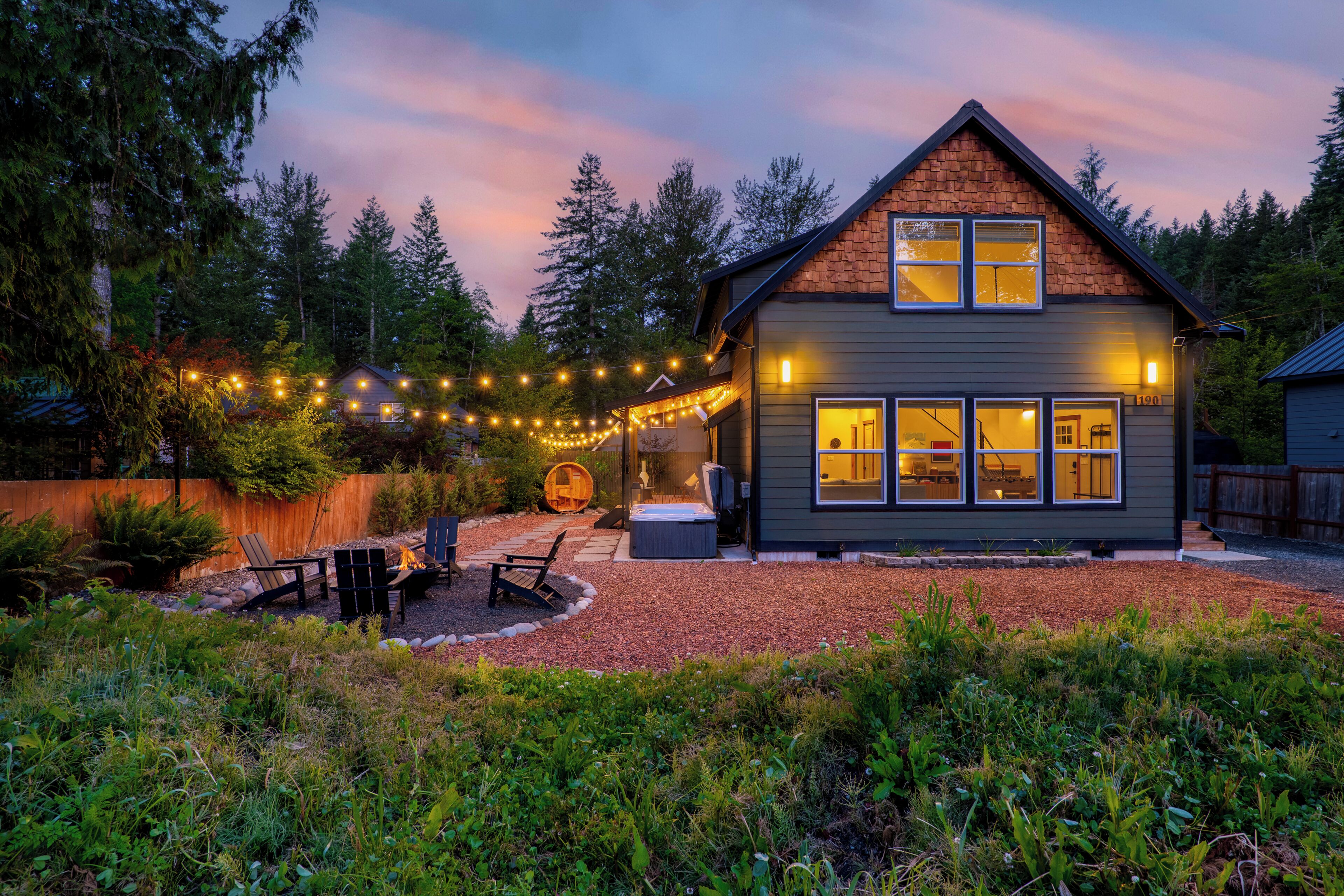 Twinkle-Lit Retreat | Hot tub, sauna & fireside evenings 