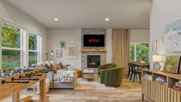 Smart TV y chimenea