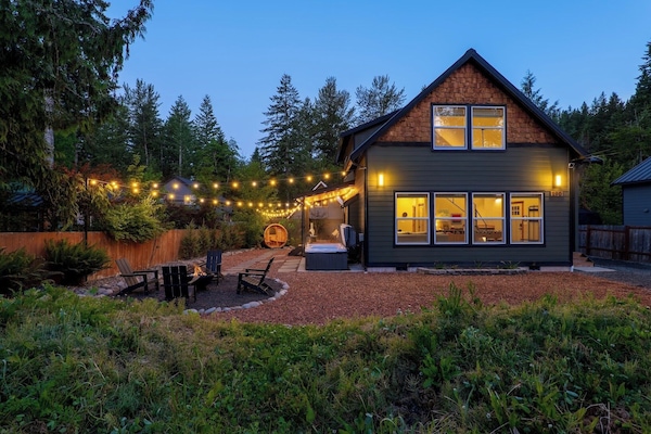 Twinkle-Lit Retreat | Hot tub, sauna & fireside evenings