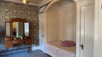 2 bedrooms, iron/ironing board