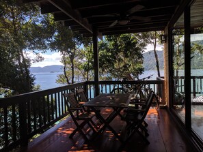 Outdoor dining - Cashewnut Cove Three-Bedroom Villa (Ko Lipe)